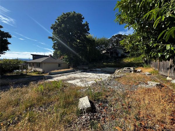 1258 Woodway Rd , Esquimalt, BC V9A 4W7