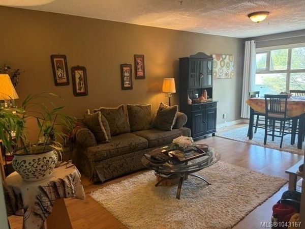 2527 Quadra St, Unit #307, Victoria, BC V8T 4E1