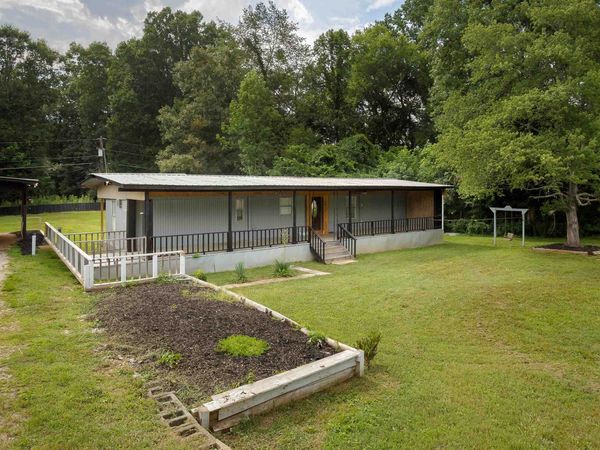 1631 Co Rd 24, Florence, AL 35633