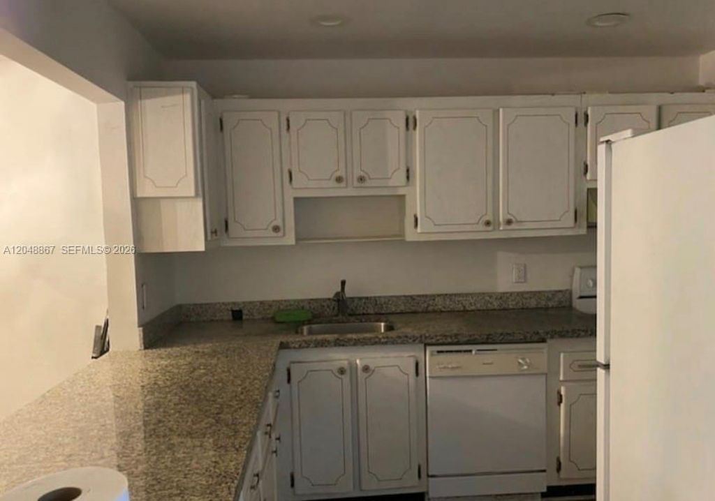 410 SE 2nd St , Unit 408, Hallandale Beach, FL 33009 Photo
