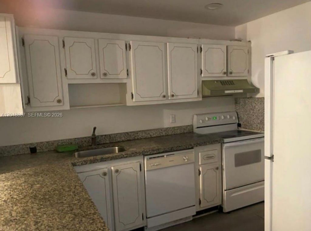 410 SE 2nd St , Unit 408, Hallandale Beach, FL 33009 Photo