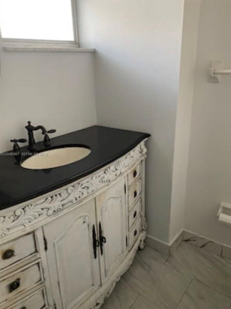 410 SE 2nd St , Unit 408, Hallandale Beach, FL 33009 Photo