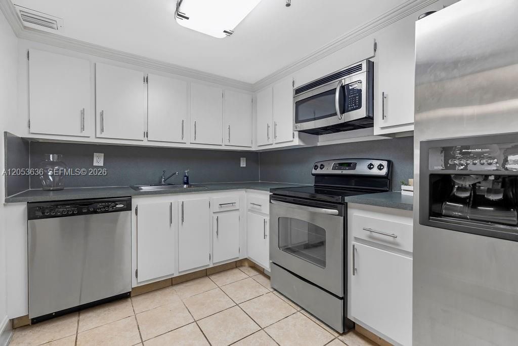 2625 Collins Ave , Unit 702, Miami Beach, FL 33140 Photo