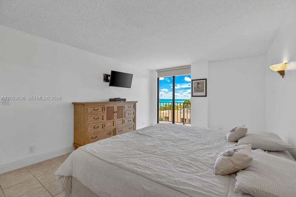 2625 Collins Ave , Unit 702, Miami Beach, FL 33140 Photo