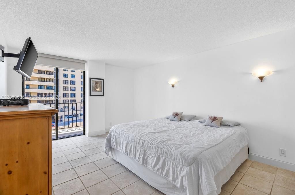 2625 Collins Ave , Unit 702, Miami Beach, FL 33140 Photo