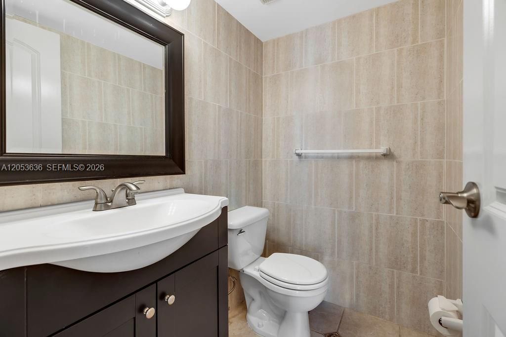 2625 Collins Ave , Unit 702, Miami Beach, FL 33140 Photo