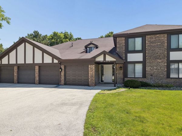5811 Buck Court , Unit 5811, Westmont, IL 60559