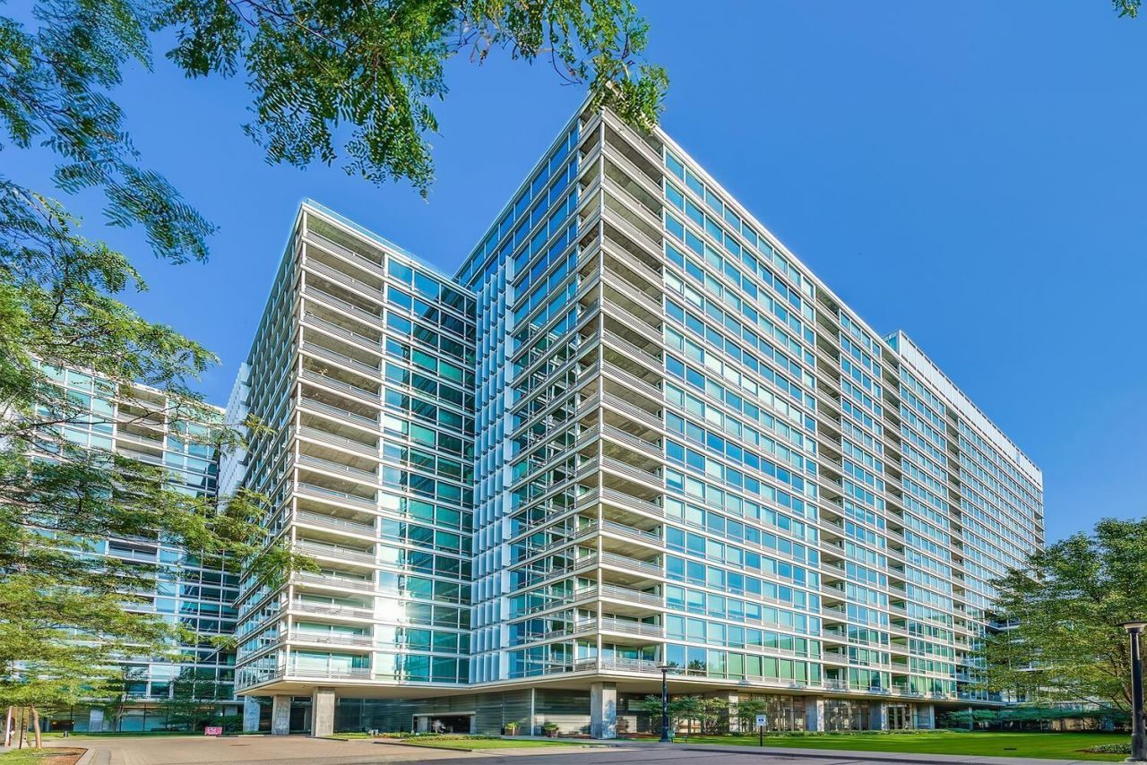 9715 Woods Drive , Skokie, IL 60077