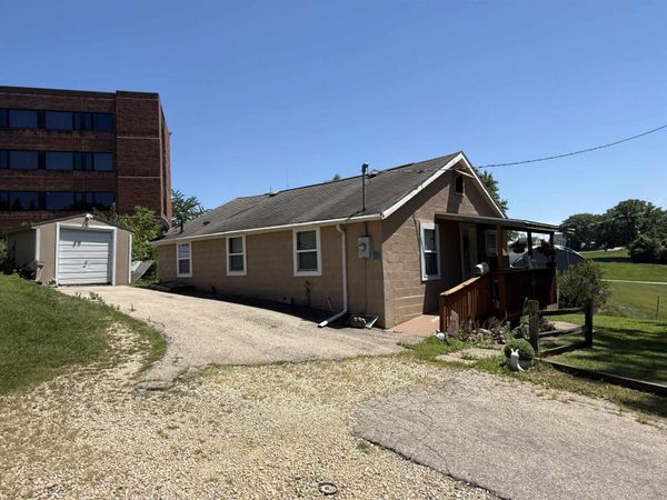 3180 Sheridan Road, Dubuque, IA 52001