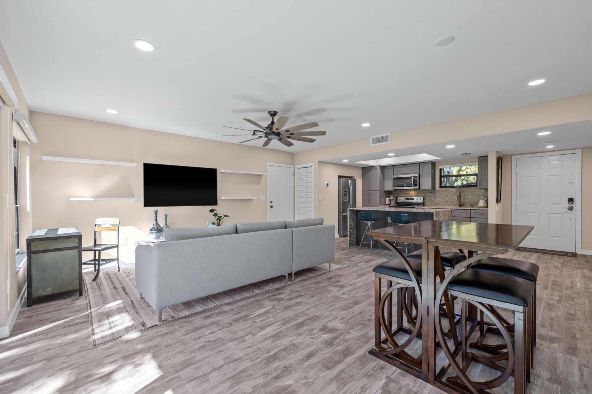 11863 Wimbledon Circle, Unit 438, Wellington, FL 33414 Photo