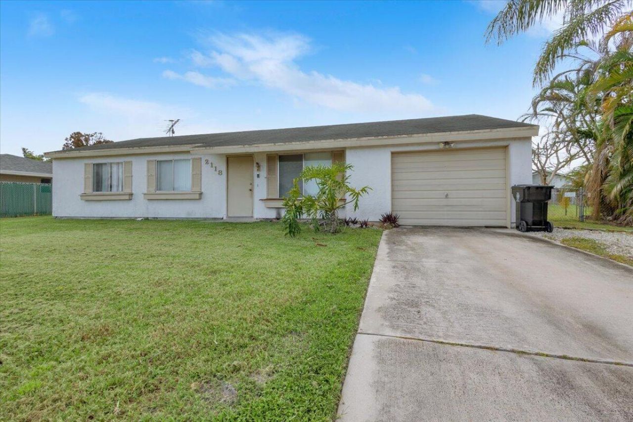 2118 SW Airoso Boulevard, Port Saint Lucie, FL 34984 Photo