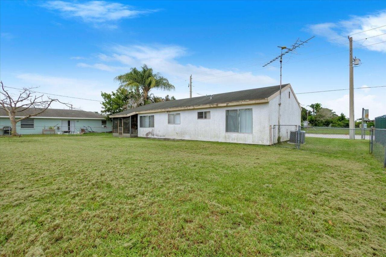 2118 SW Airoso Boulevard, Port Saint Lucie, FL 34984 Photo