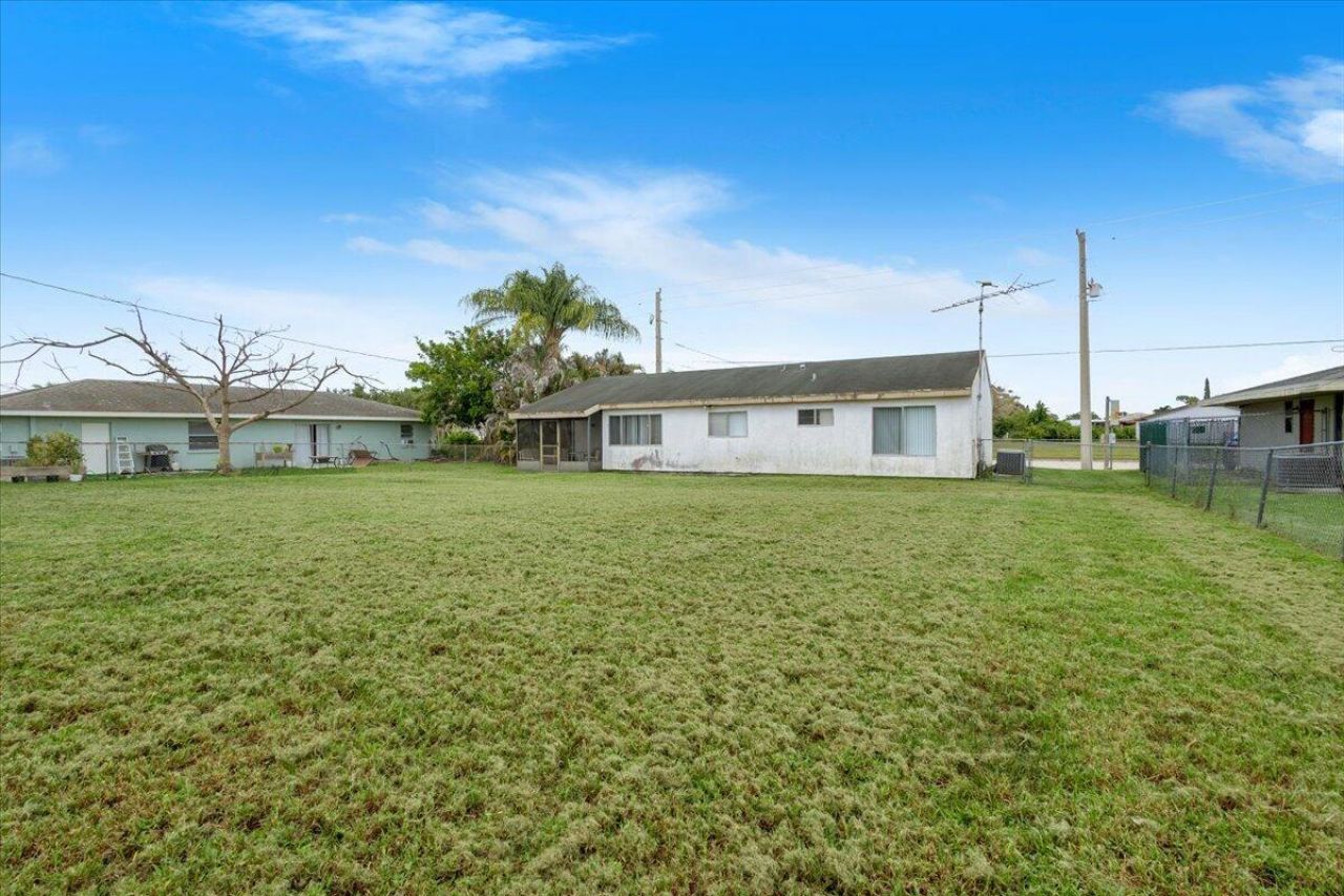 2118 SW Airoso Boulevard, Port Saint Lucie, FL 34984 Photo