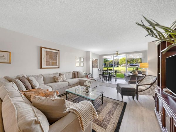 3611 OAKS CLUBHOUSE Drive, Unit 104, Pompano Beach, FL 33069