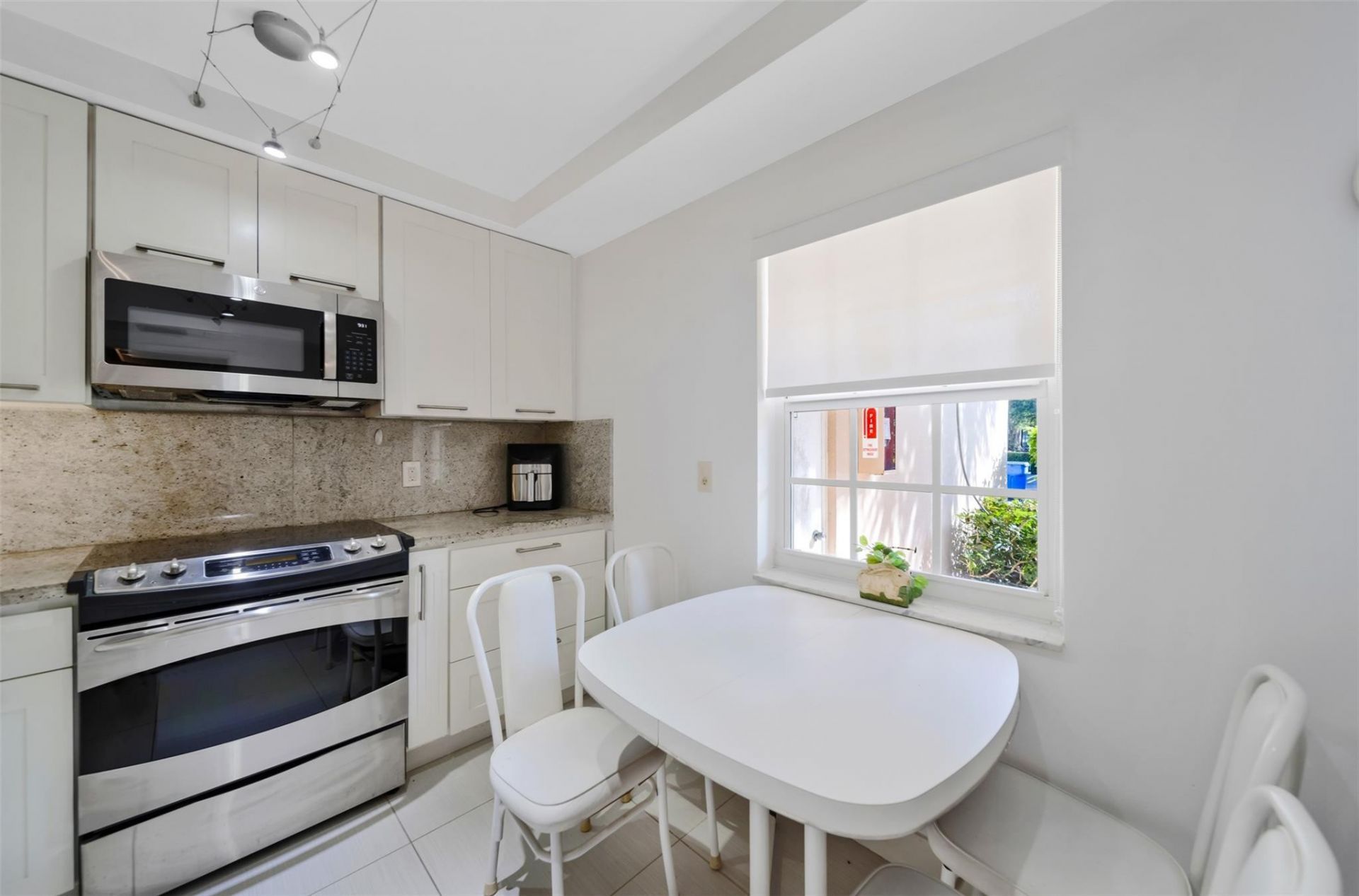 3611 Oaks Clubhouse Drive, Unit 104, Pompano Beach, FL 33069 Photo