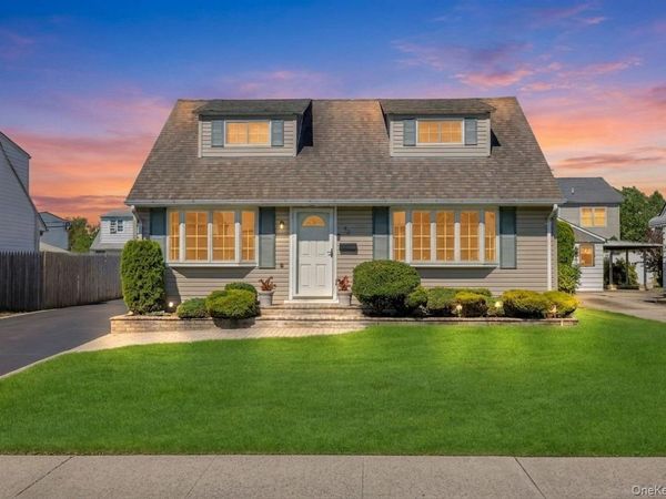 42 Crescent Street , Hicksville, NY 11801