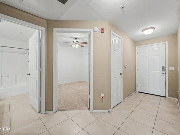 920 E DEVONSHIRE Avenue, Unit 2024, Phoenix, AZ 85014