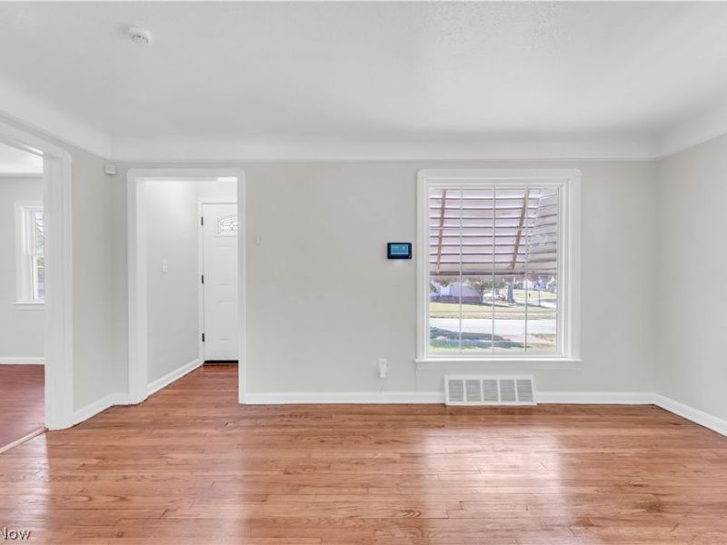 18405 Raymond Street, Maple Heights, OH 44137 Photo 3