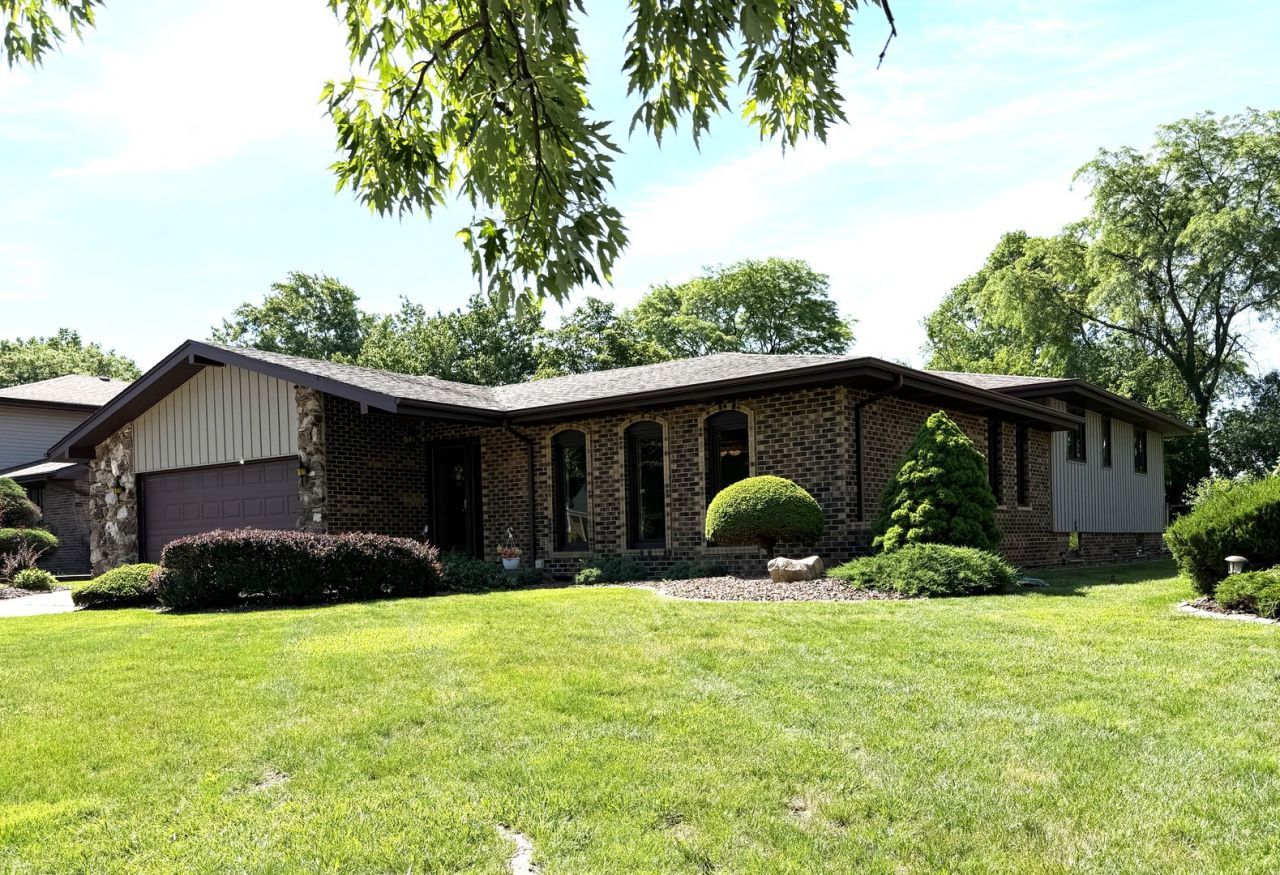 8733 Golfview Drive, Orland Park, IL 60462