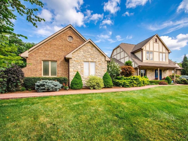 260 Heathwood Lane, Hamilton, OH 45013 Photo 1