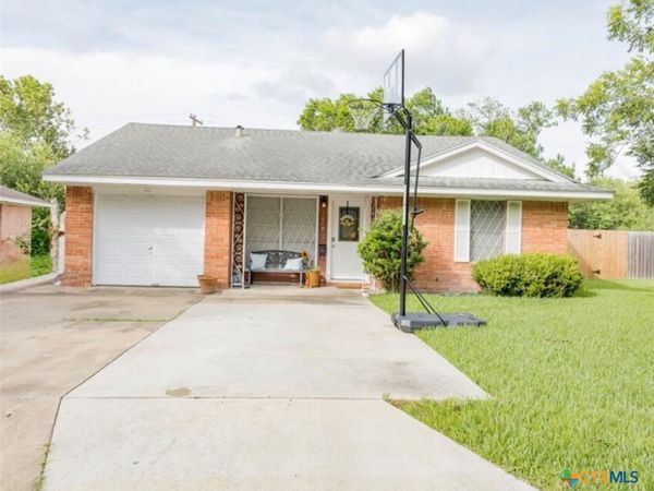 1608 Bexar Avenue, Victoria, TX 77901