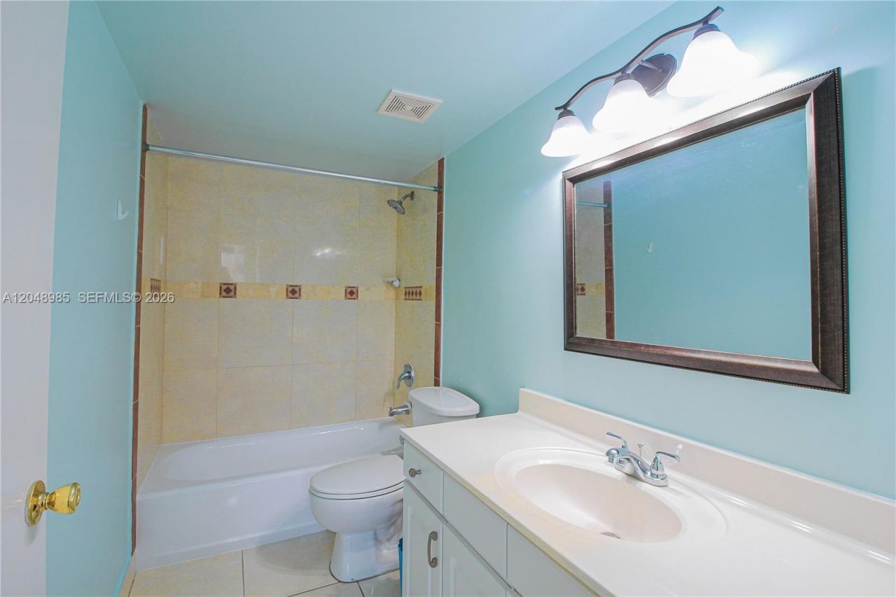 8050 NW 8th St , Unit 1306, Miami, FL 33126 Photo