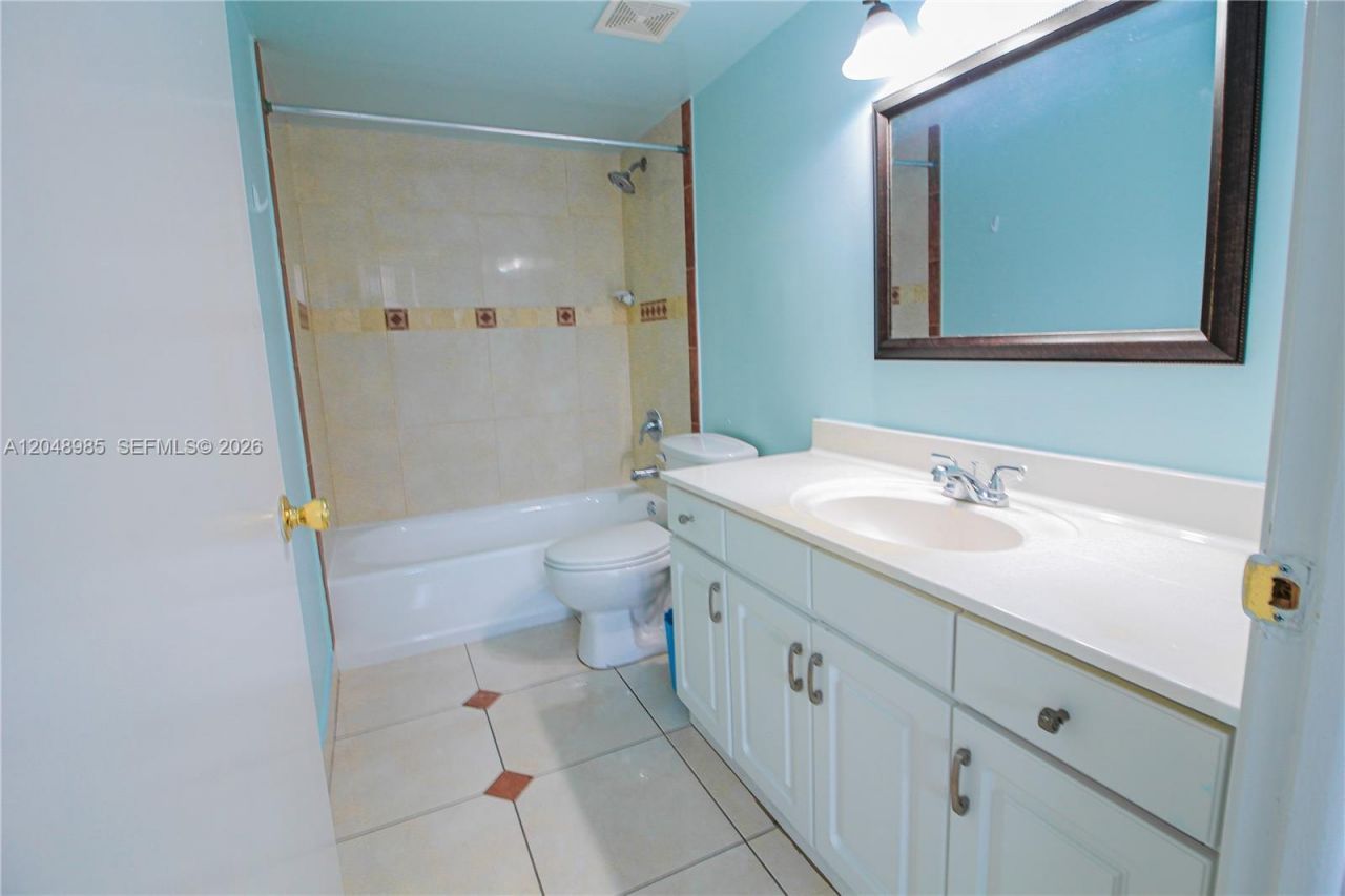 8050 NW 8th St , Unit 1306, Miami, FL 33126 Photo