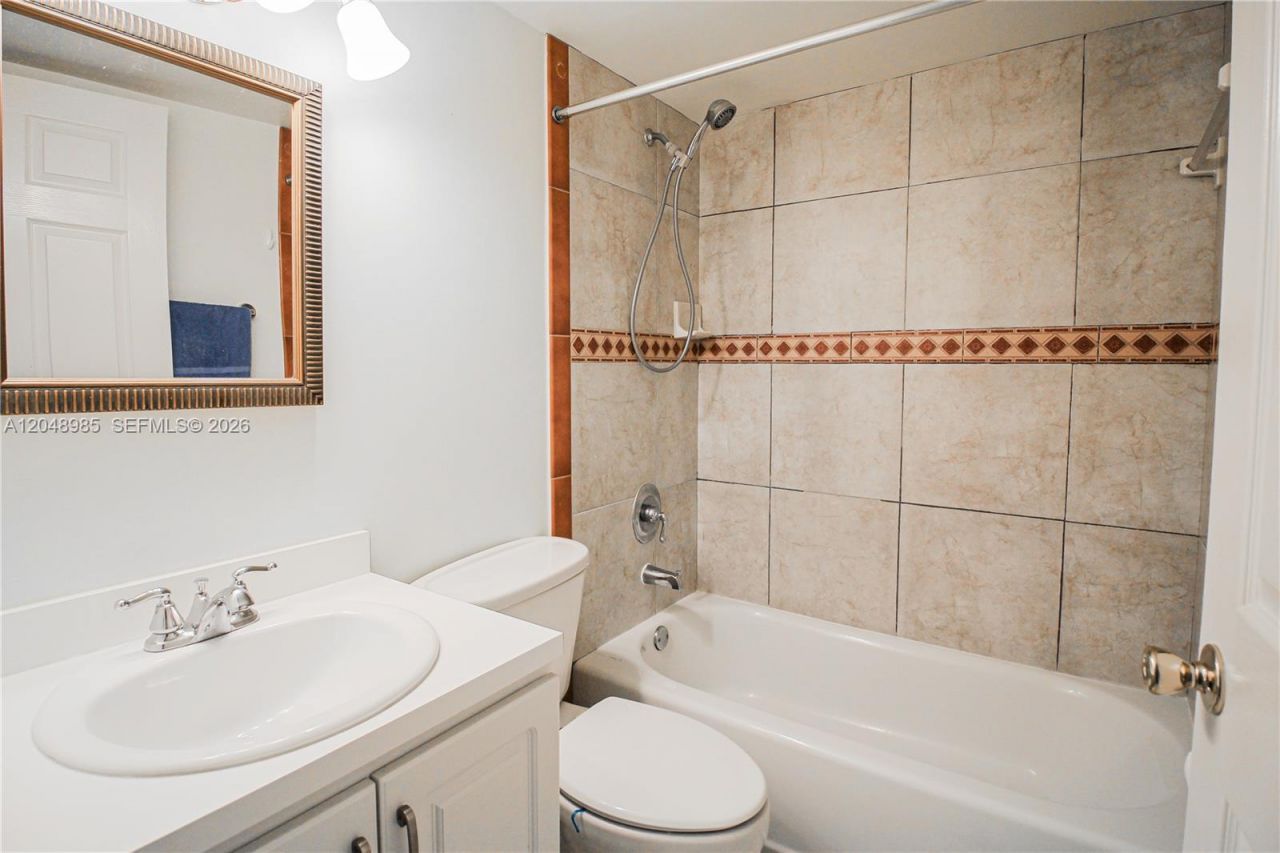 8050 NW 8th St , Unit 1306, Miami, FL 33126 Photo