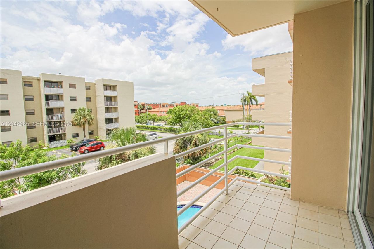8050 NW 8th St , Unit 1306, Miami, FL 33126 Photo