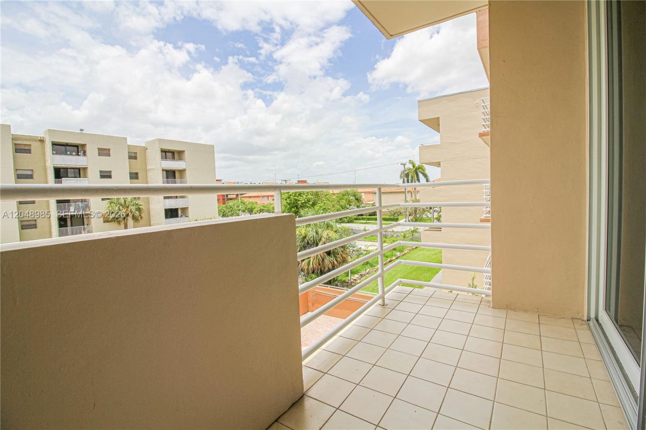 8050 NW 8th St , Unit 1306, Miami, FL 33126 Photo