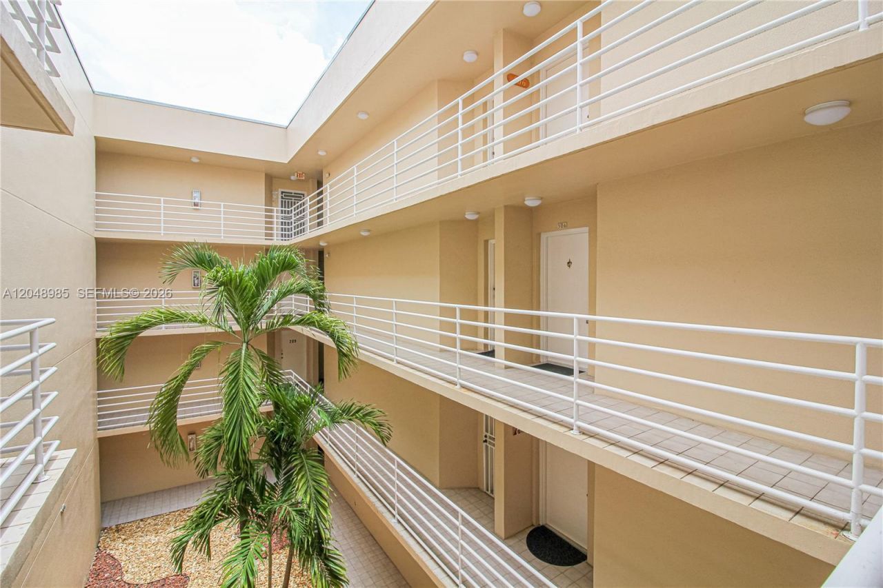 8050 NW 8th St , Unit 1306, Miami, FL 33126 Photo