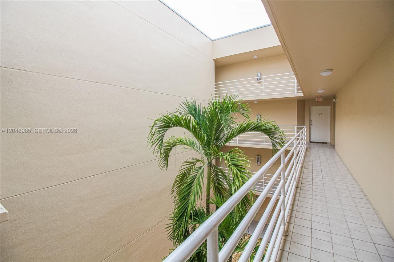 8050 NW 8th St , Unit 1306, Miami, FL 33126 Photo
