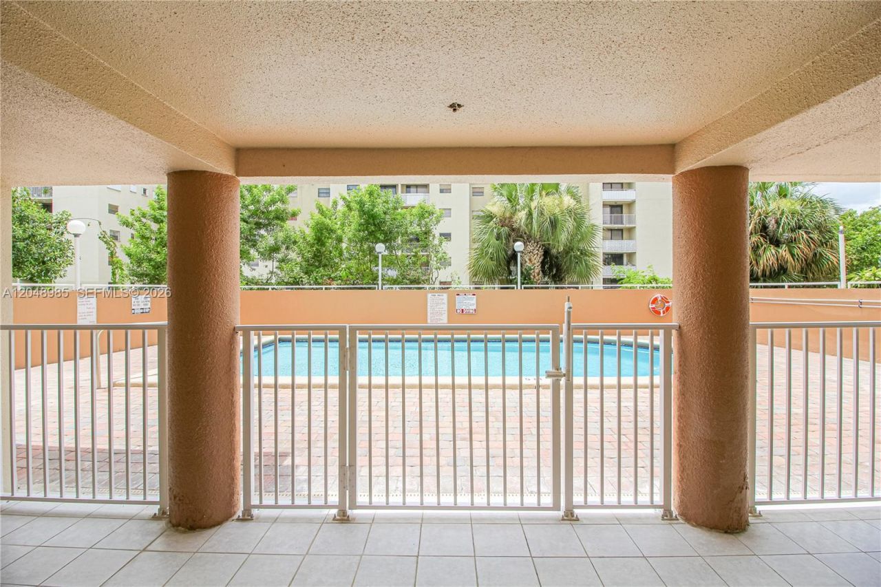 8050 NW 8th St , Unit 1306, Miami, FL 33126 Photo