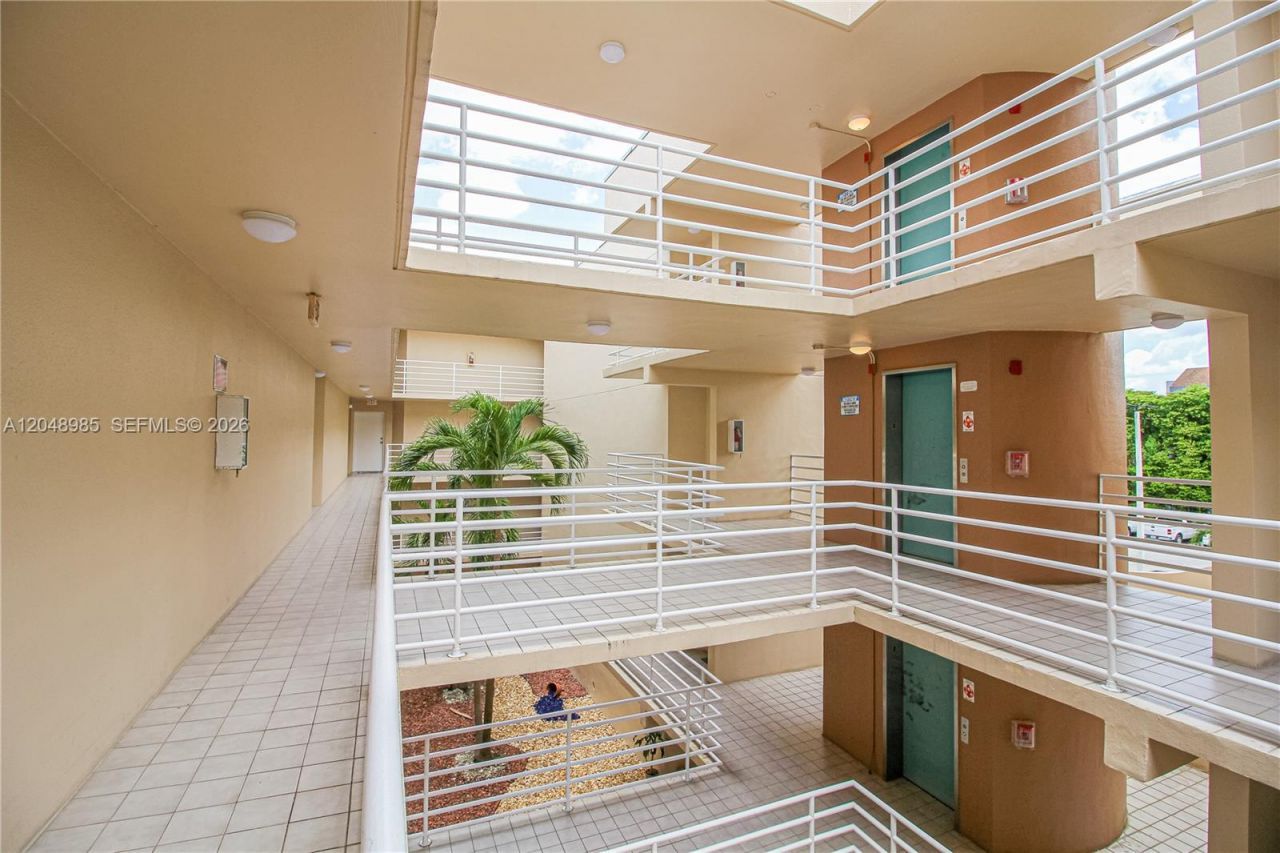8050 NW 8th St , Unit 1306, Miami, FL 33126 Photo