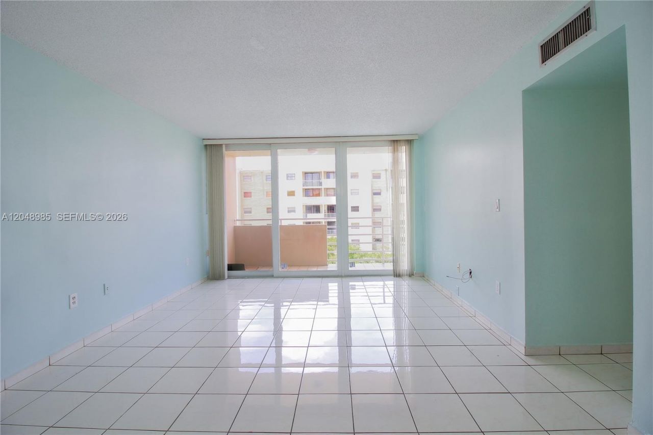 8050 NW 8th St , Unit 1306, Miami, FL 33126 Photo