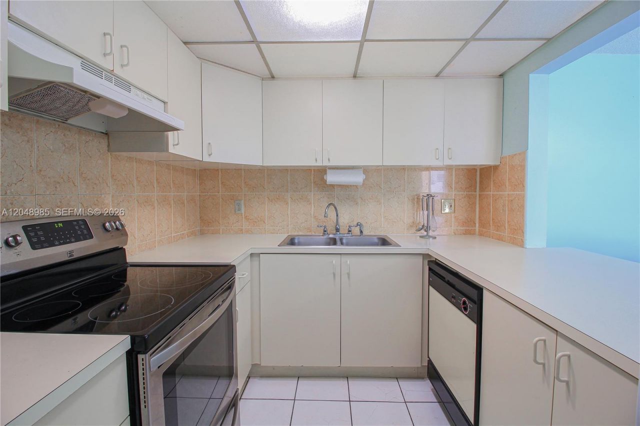 8050 NW 8th St , Unit 1306, Miami, FL 33126 Photo