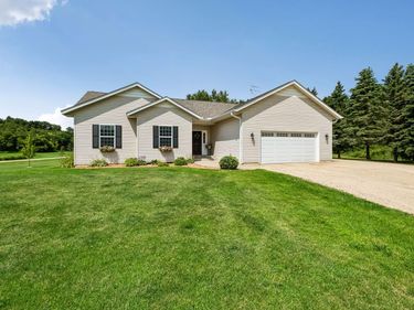 23775 Leeann Drive, Hampton, MN 55031