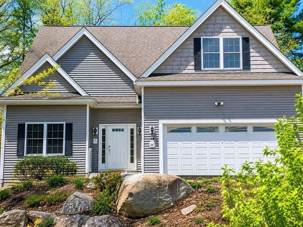 30 Steinbeck Street, Tyngsborough, MA 01879