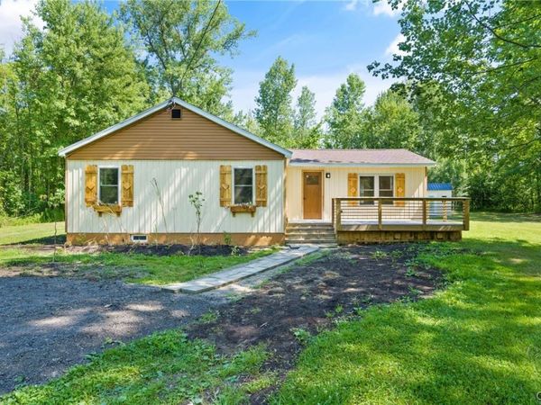 563 County Route 12 , Pennellville, NY 13132