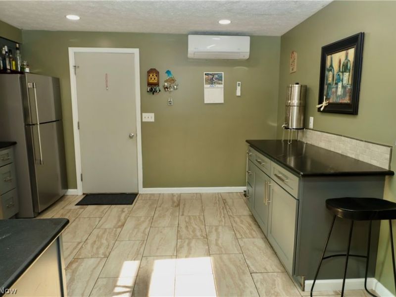 788 Idlewood Avenue, Sheffield Lake, OH 44054 Photo 9