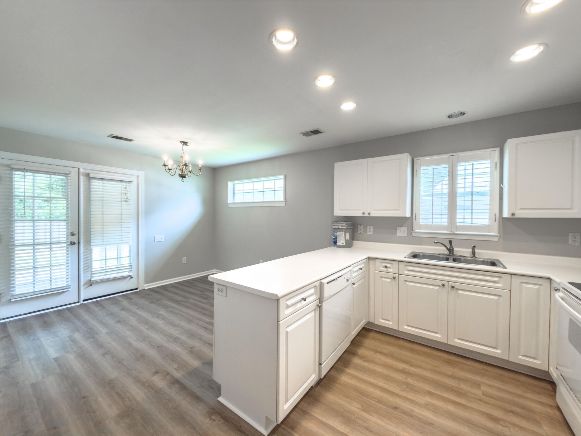 4841 Habersham Lane Photo 7