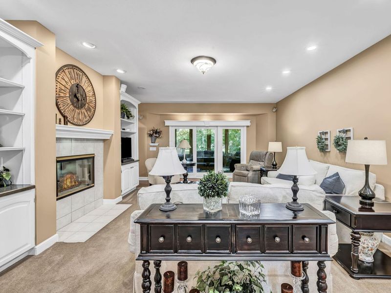 5976 Heritage Lakes Drive, Hilliard, OH 43026 Photo 9