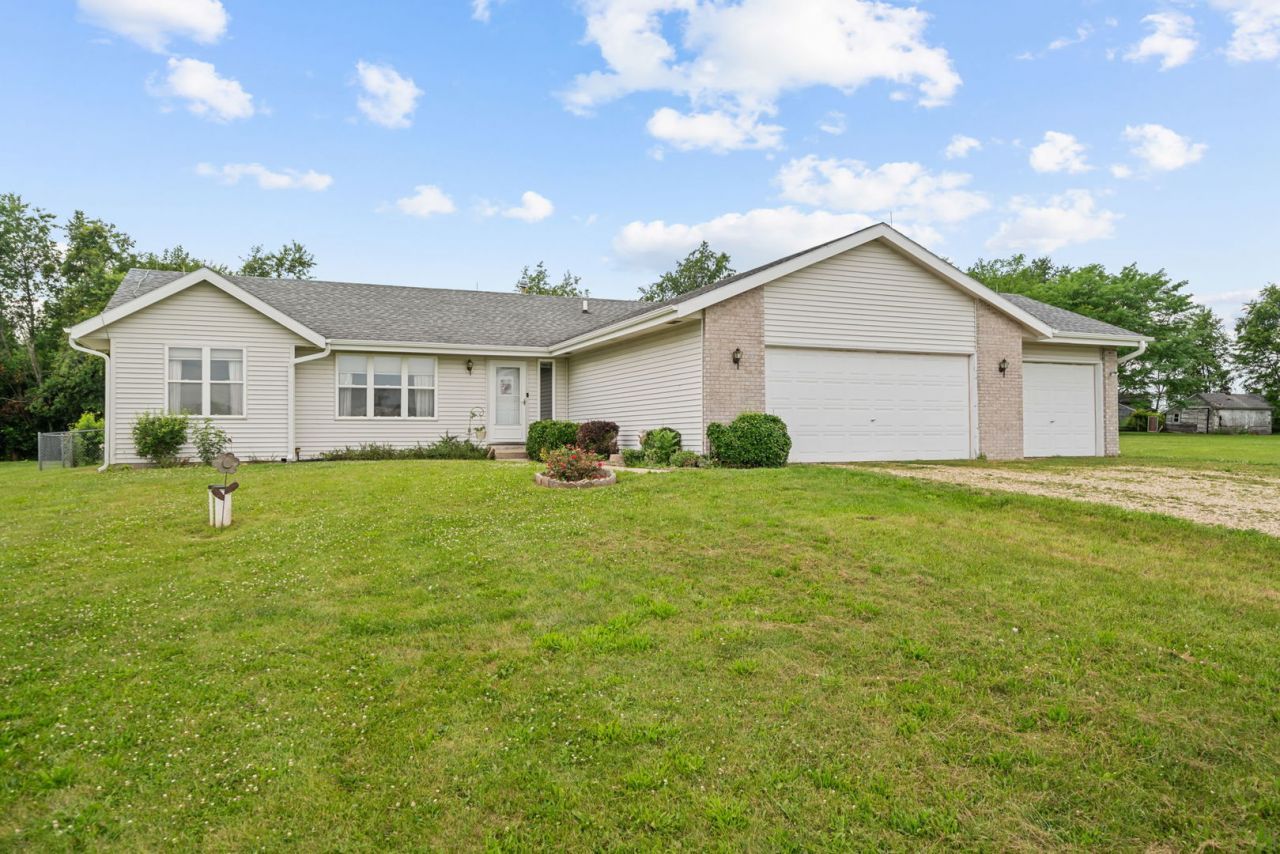 8974 N Pecatonica Road , Pecatonica, IL 61063