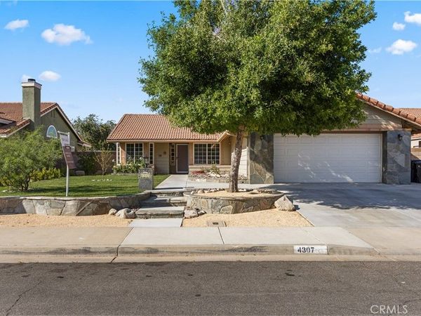 4307 Vitrina, Palmdale, CA 93551