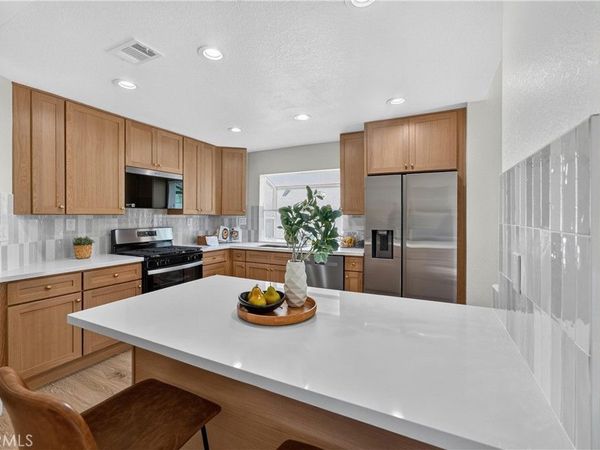 43 Oxbow Creek , Laguna Hills, CA 92653