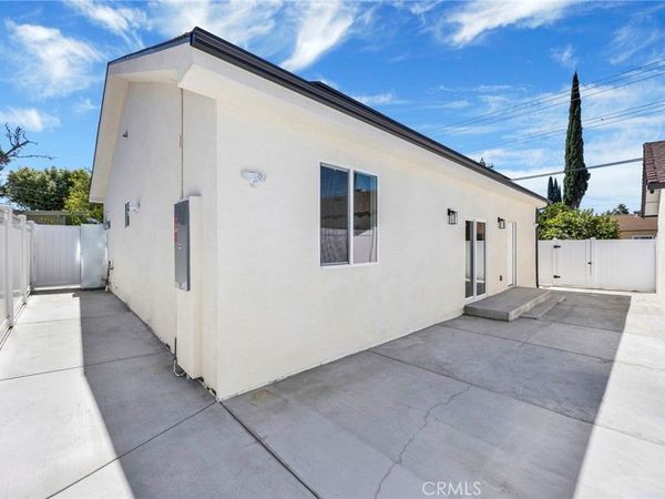 22538 Roscoe Boulevard, West Hills, CA 91304