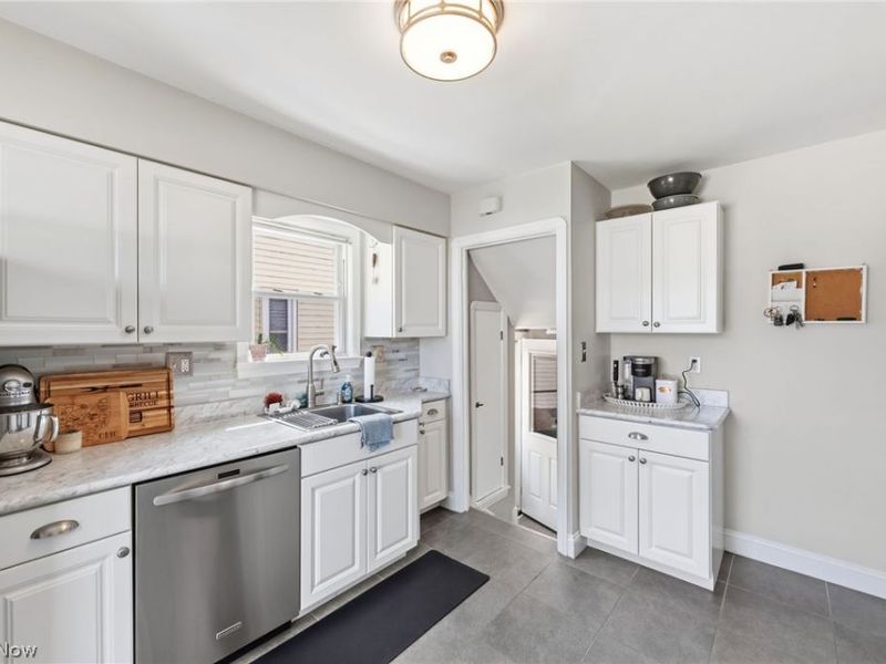 14025 Clairview Avenue, Cleveland, OH 44111 Photo 5