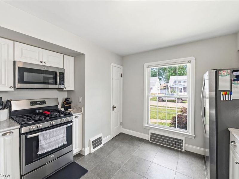 14025 Clairview Avenue, Cleveland, OH 44111 Photo 8