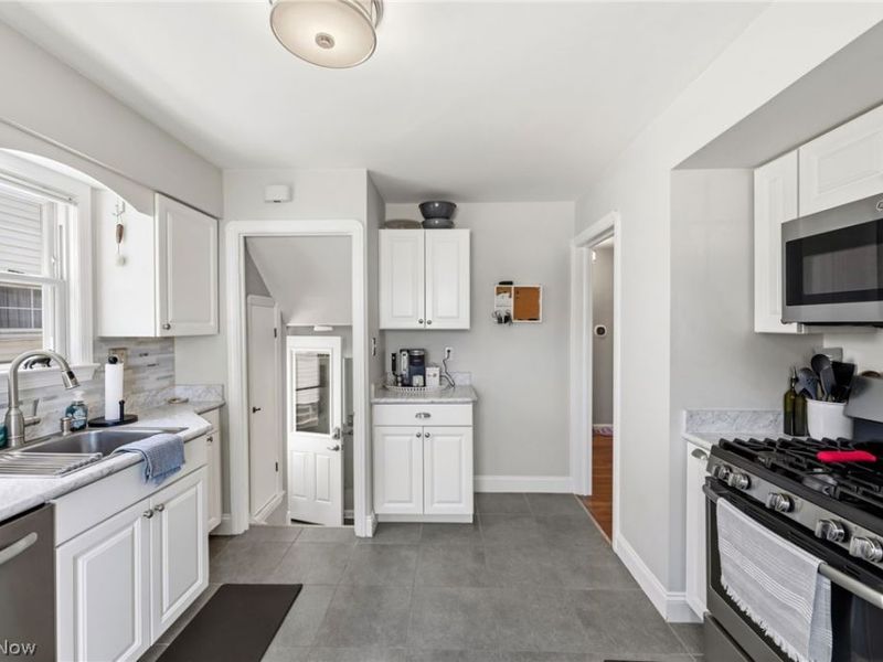 14025 Clairview Avenue, Cleveland, OH 44111 Photo 9