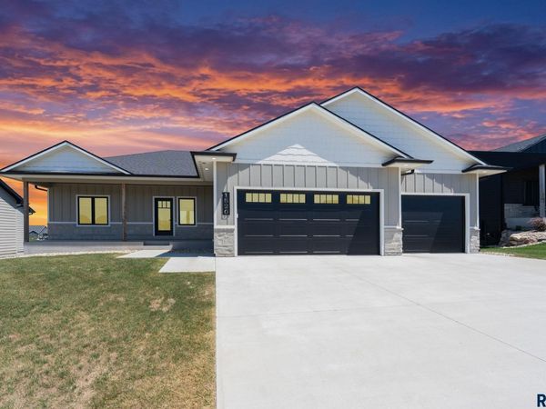 1520 N Marlowe Ave, Sioux Falls, SD 57110